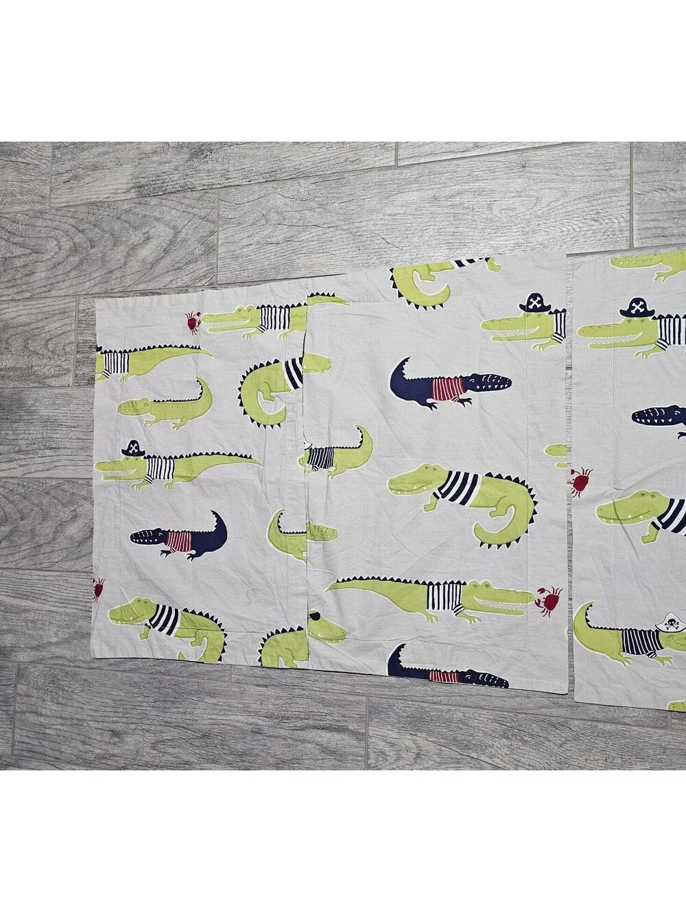 (2pc) Pottery Barn Kids Pillow Shams Standard Format 20x26 Alligators Print